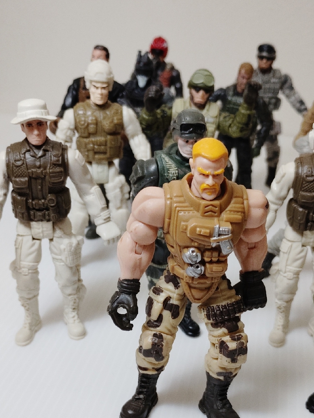 24! Military Action Figures Set - Assorted Green, Tan, White, Black And Weapons - Picture 3 of 12